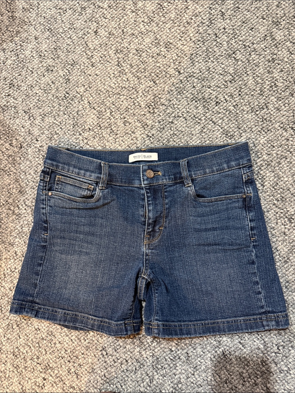 White House Black Market Mid Blue Denim Shorts 4” Size 4 like new